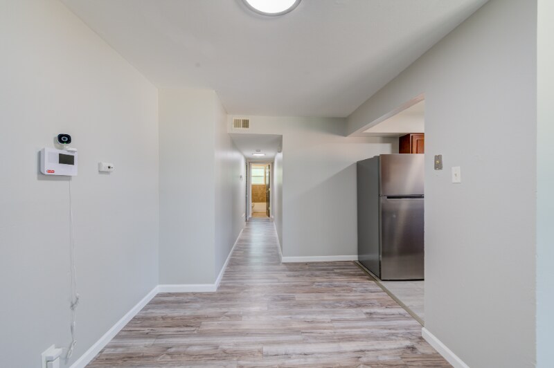 Building Photo - 10766 Tropic Dr