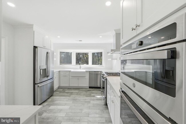 Building Photo - 448 Summers Dr