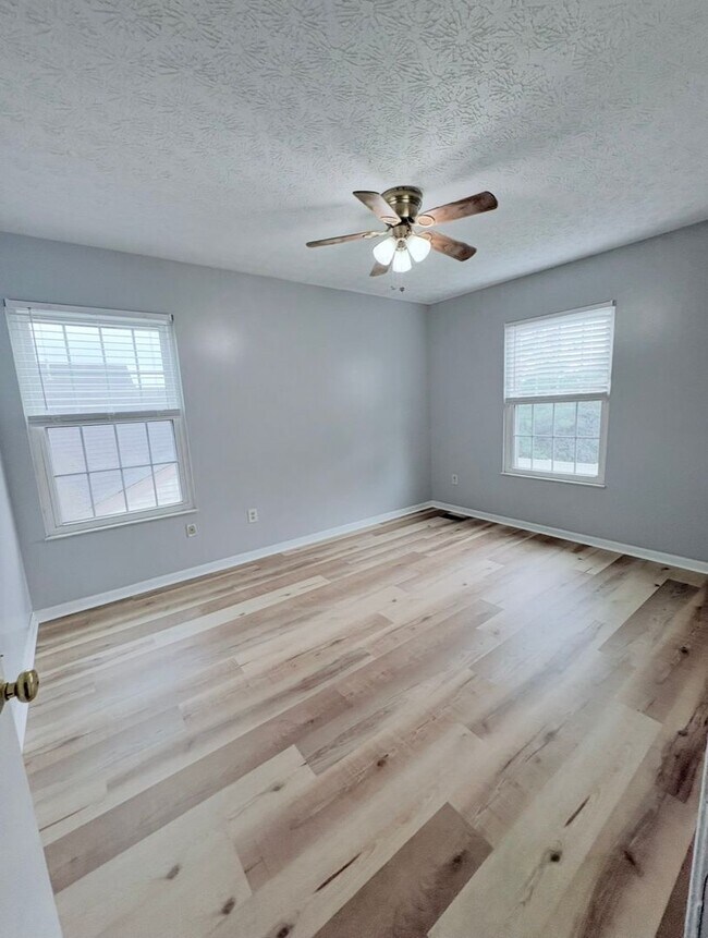 Building Photo - 4BR/2.5BA  | Newly Flooring | Garage | Gated back yard