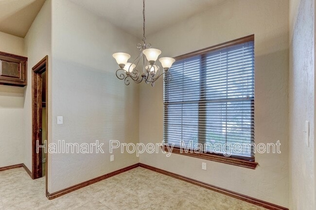 Building Photo - 920 SW 13th St