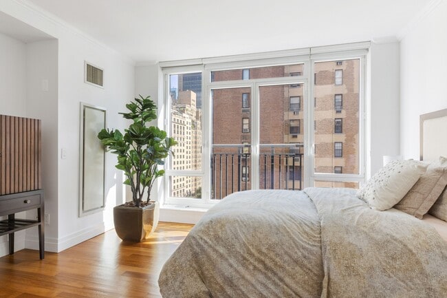 Building Photo - 45 Park Ave