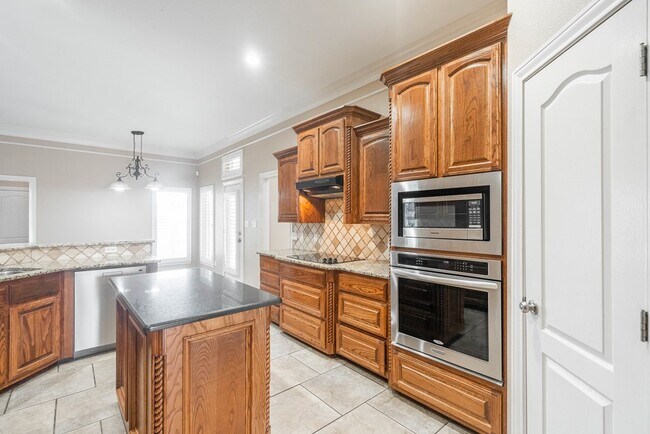 Building Photo - 3 Chambord Dr
