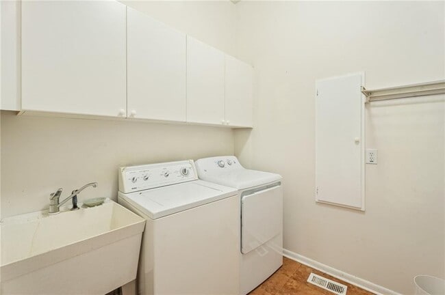 Building Photo - 3010 Bluffton Way