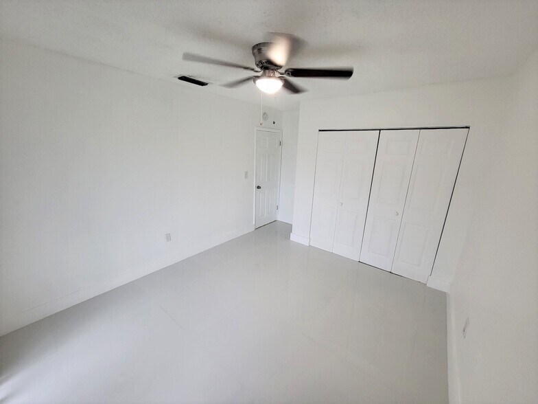 Building Photo - 17160 SW 94th Ave