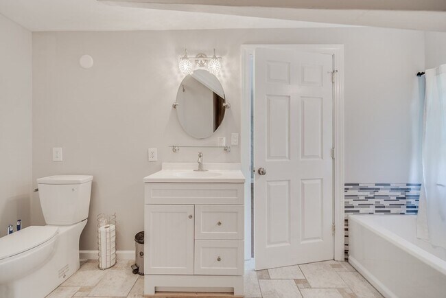 Building Photo - 1 Hickory Hill Dr