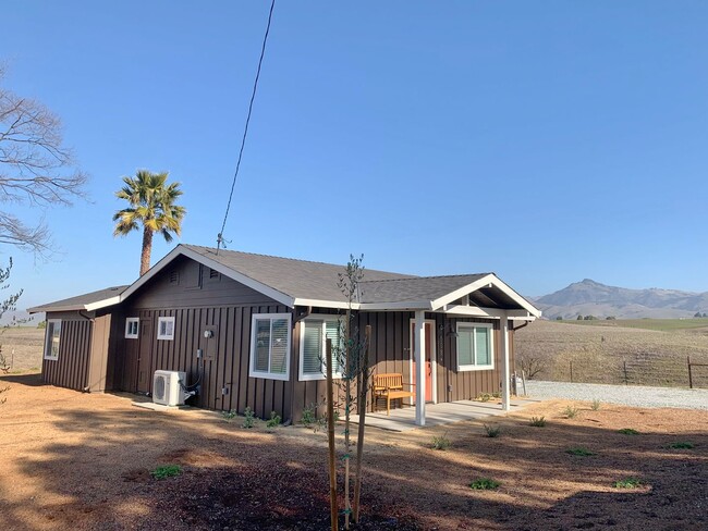 Building Photo - 2 Bedroom in the Country, Hollister