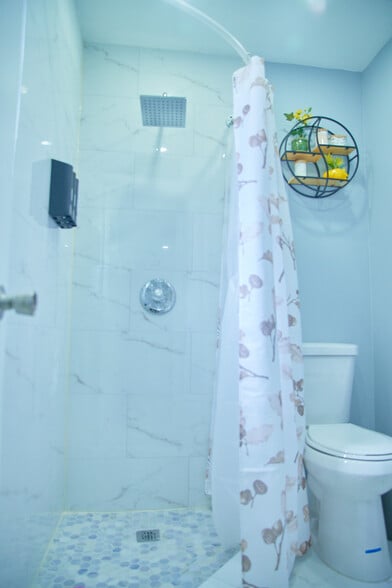 Building Photo - 414 N 60th Way