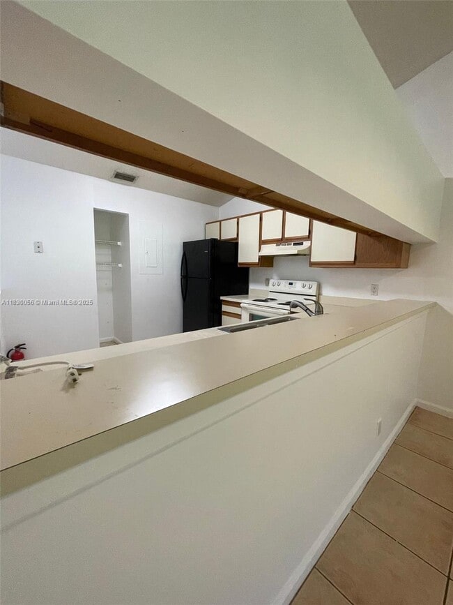 Building Photo - 493 Hardwood Pl