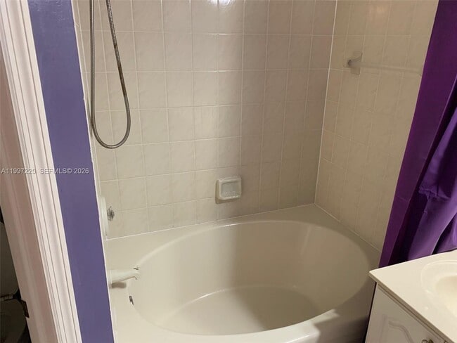 Building Photo - 194 Maple Terrace