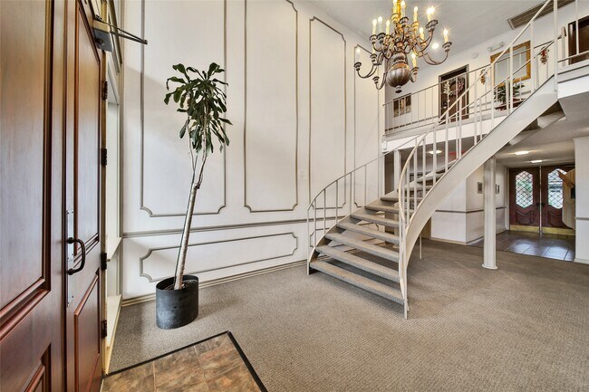 Building Photo - 2822 Briarhurst Dr