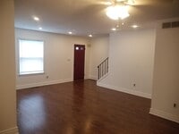 Building Photo - 126 Cherry St