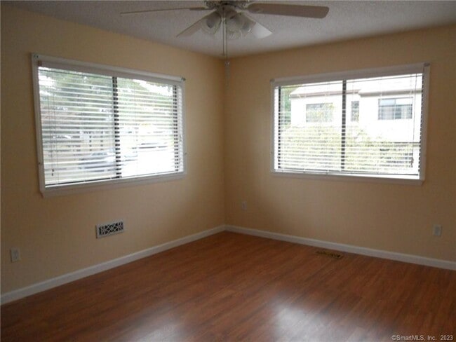 Building Photo - 525 Cypress Rd