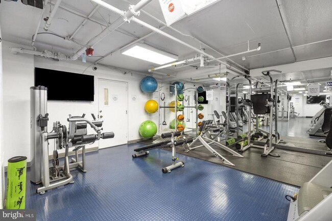 Building Photo - 2101 Chestnut St