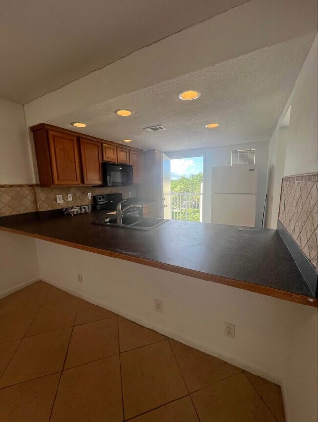 Building Photo - 4500 N Flagler Dr