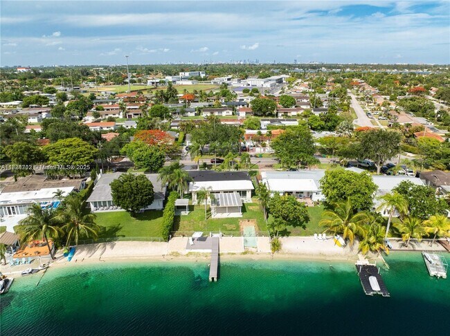 Building Photo - 5020 SW 92nd Ave