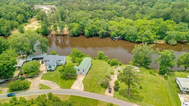 Building Photo - 2116 Bayou Darbonne Dr