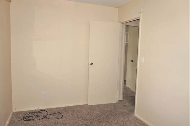 Building Photo - 2425 E Elm St