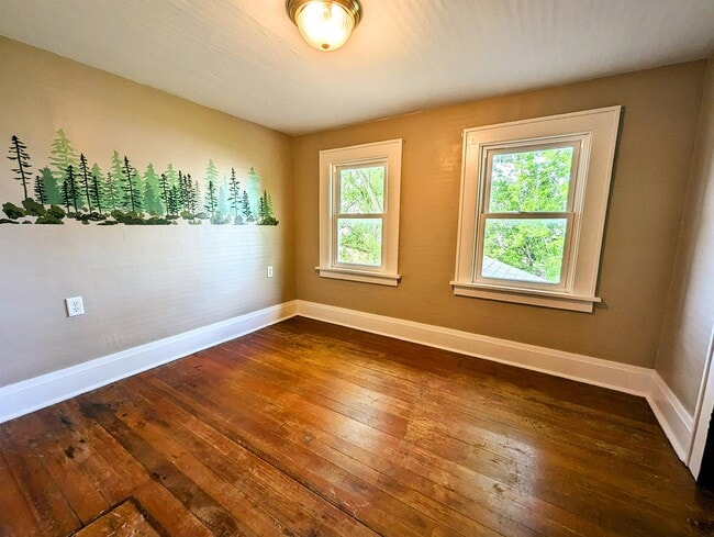 Building Photo - 604 8th Ave