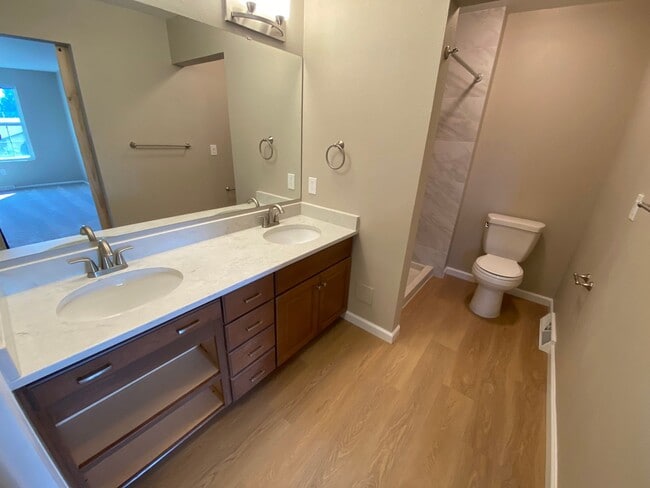 Building Photo - Updated Spacious Palos Verde Home