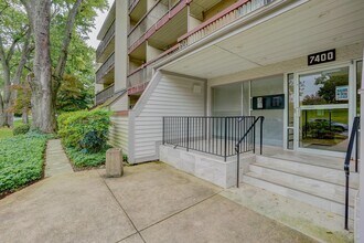 Building Photo - 7400 Lakeview Dr