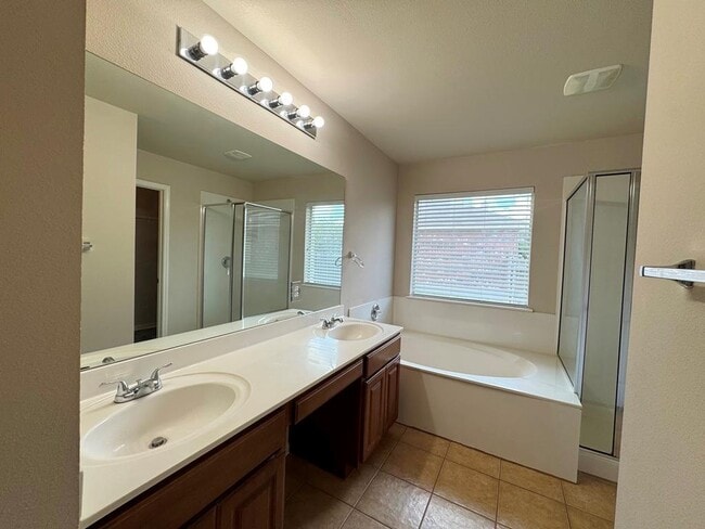 Building Photo - 285 Amber Ash Dr