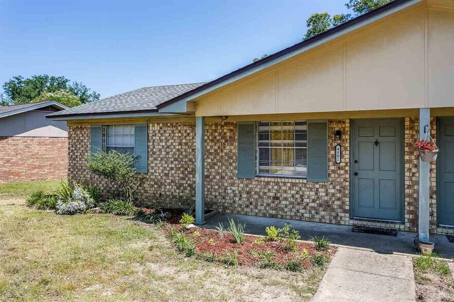 Building Photo - 4800 Tradewinds Dr