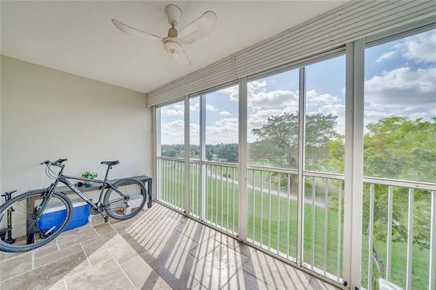 Building Photo - 3050 N Palm Aire Dr