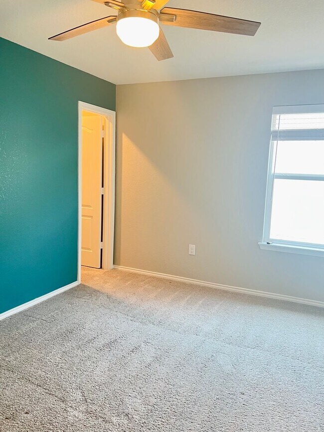 Building Photo - Tech Ridge Area Gem – Nearly 3,000 Sq Ft o...