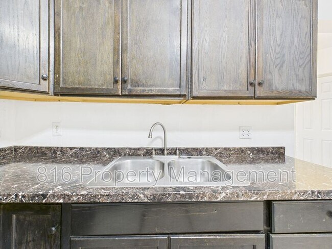 Building Photo - 2710 Park Ave