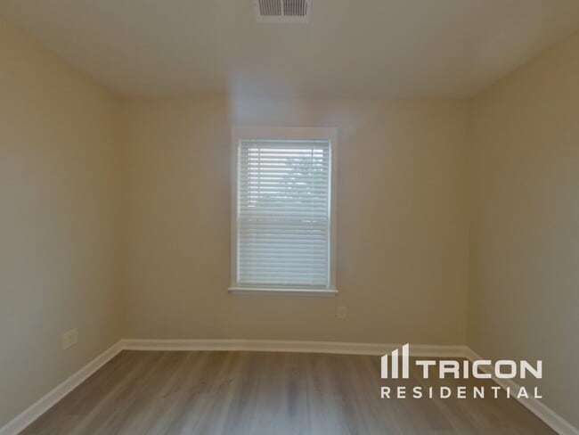 Building Photo - 205 Terilyn Ct