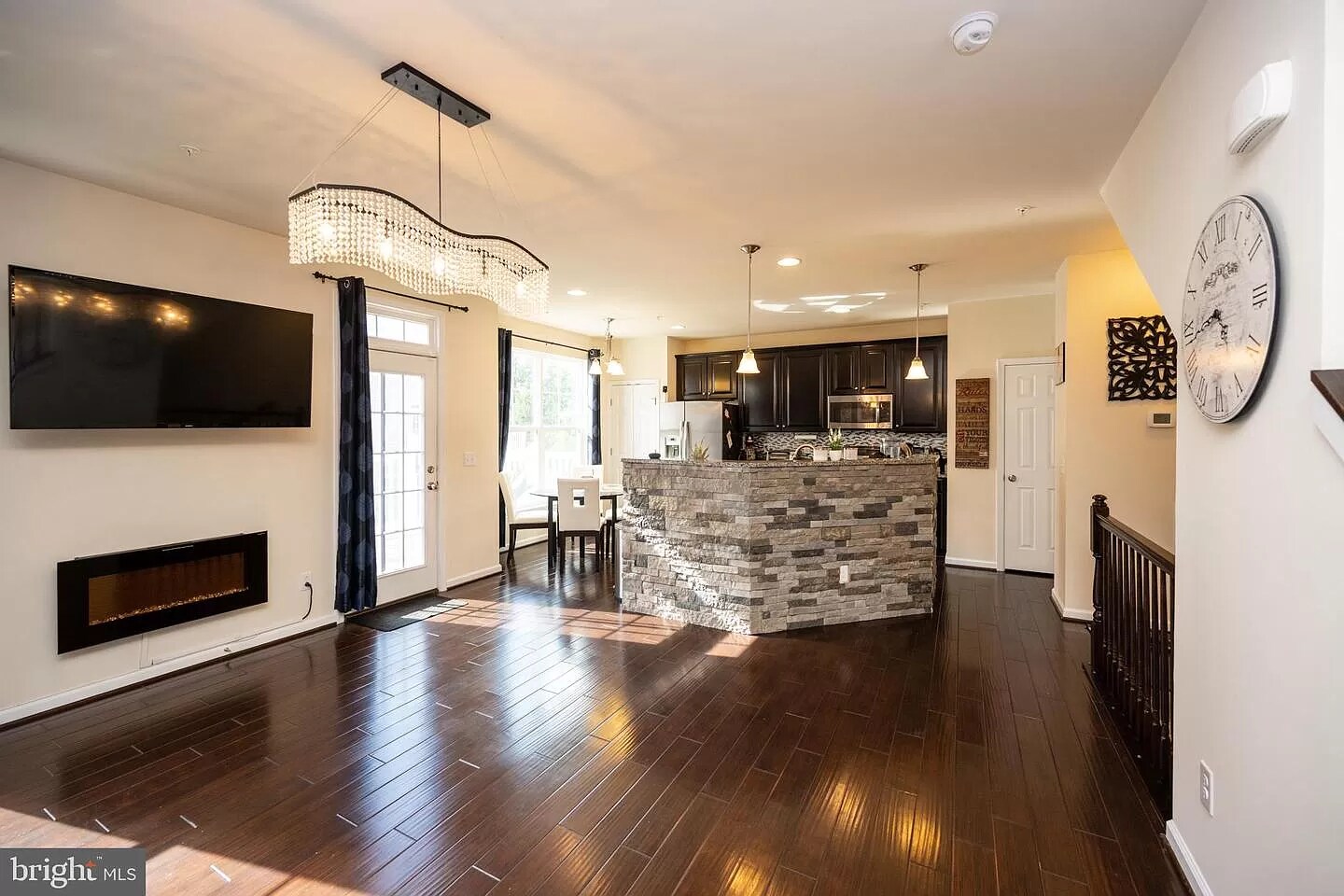 Building Photo - 25239 Laureldale Ter