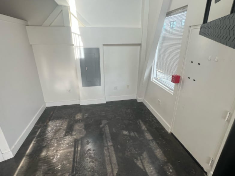 Building Photo - 333 2nd St SE