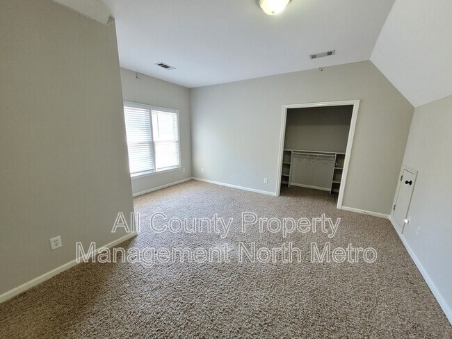 Building Photo - 6325 Hampton Highlands Dr