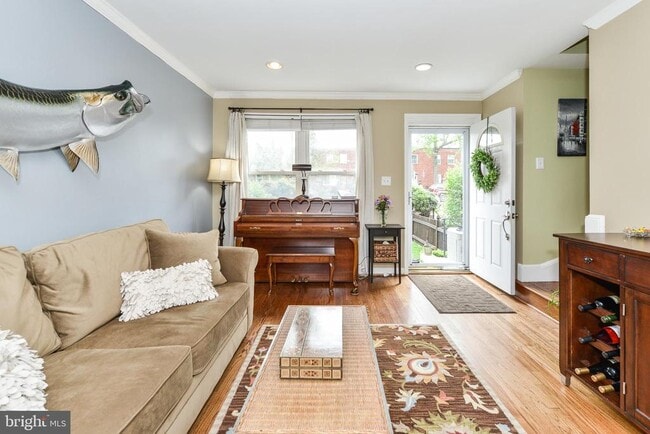 Building Photo - 629 S Henry St