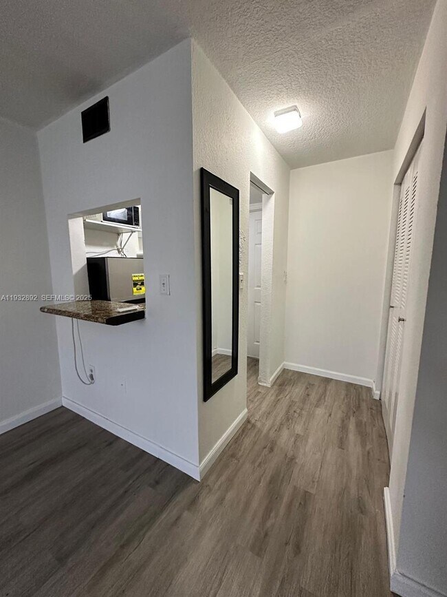 Building Photo - 1021 SW 104th Ct