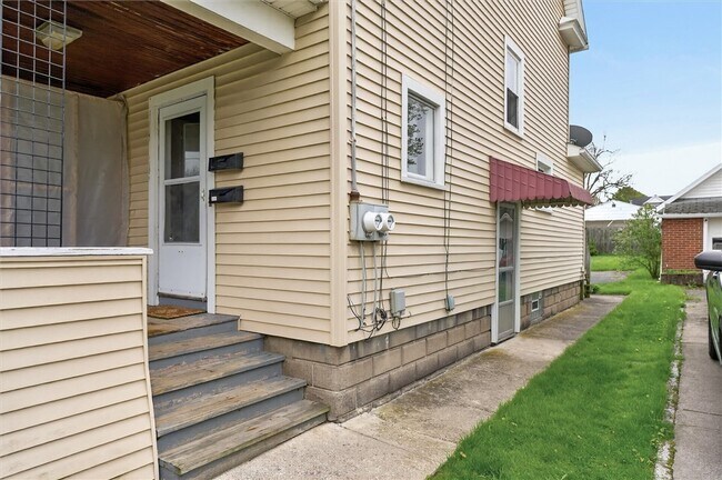 Building Photo - 126 West Ave