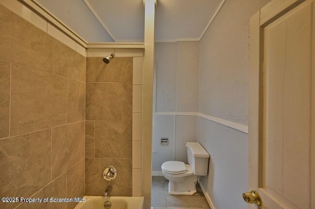 Building Photo - 1416 Capouse Ave