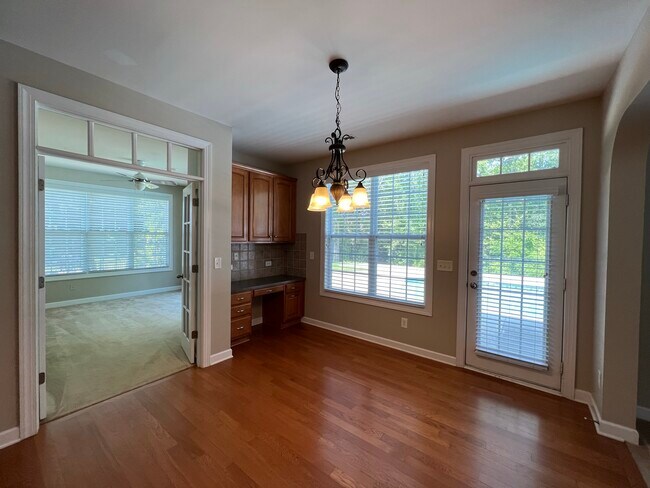 Building Photo - 9720 Royal Colony Dr