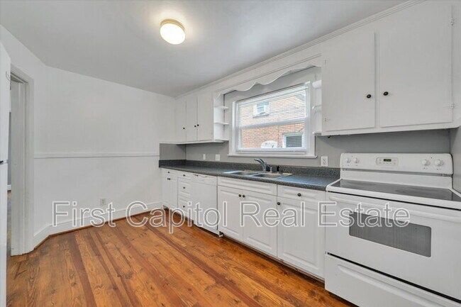 Building Photo - 1228 Wasena Ave SW