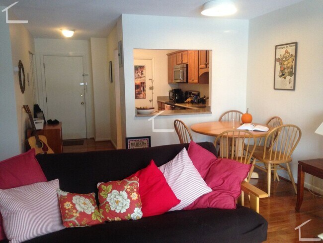 Building Photo - No Fee! Parking, Heat and Hot Water Included! Renovated, Sunny and Spacious!  Cat Friendly! Prime...