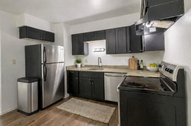 Building Photo - 4860 Creek View Rd