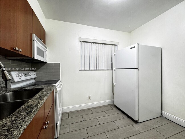 Building Photo - 30 SE 4th Ave