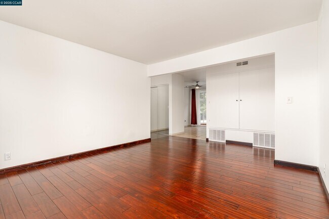 Building Photo - 2345 Paloma Ct