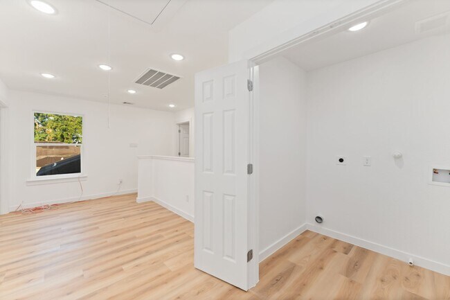 Building Photo - ? Spacious 4BR / 3.5BA Single-Family Home – Move-In Ready! ?