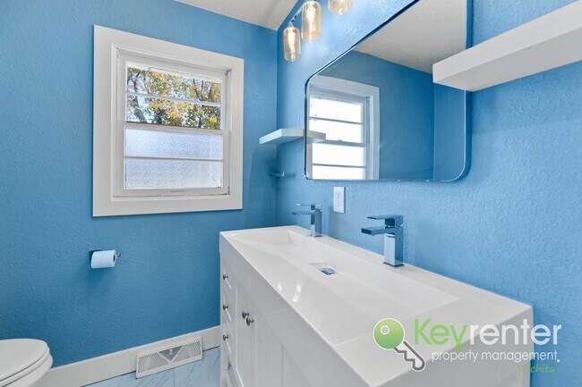 Building Photo - NOVEMBER FREE RENT!! Spacious 4-Bedroom / 2-Bath Home in Wichita Move-In Ready