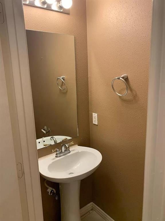 Building Photo - 4227 Benard Ct