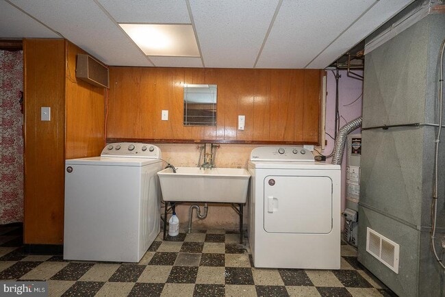 Building Photo - 130 Ivy Ct