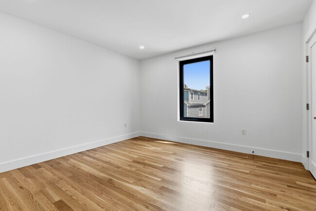 Building Photo - 6 Devine Wy