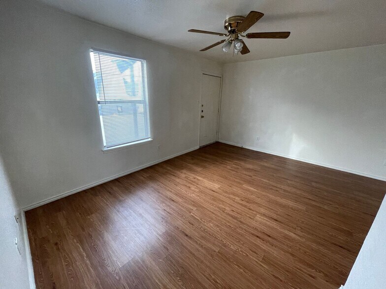 Building Photo - 1906 Windward Dr
