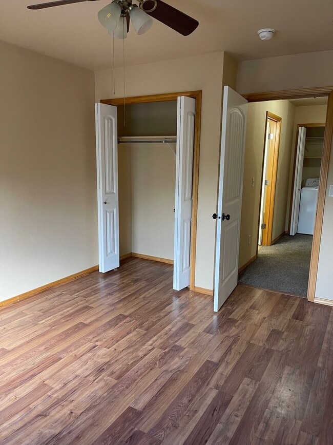 Building Photo - 3 Bed 2.5 Bath in River Rock